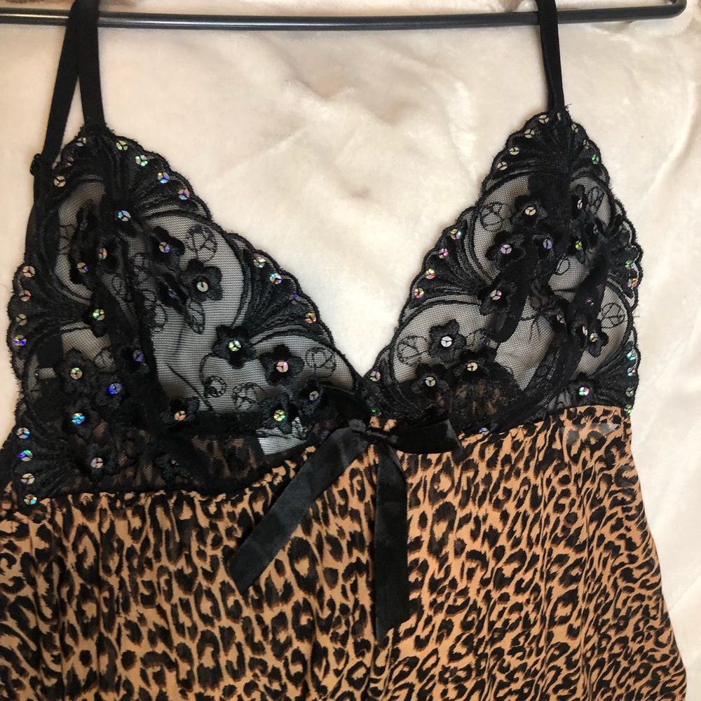 Lingerie - Picture 3 of 5
